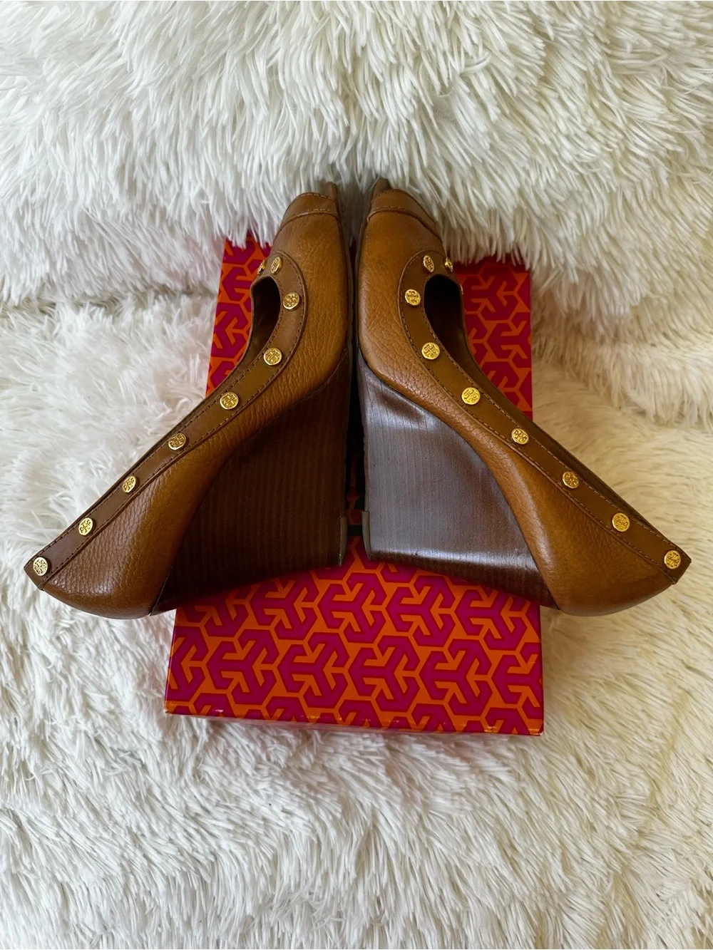 Tory Burch Nelson Royal Tan Leather Gold Stud Peep Toe Wedge Heels Size: 10